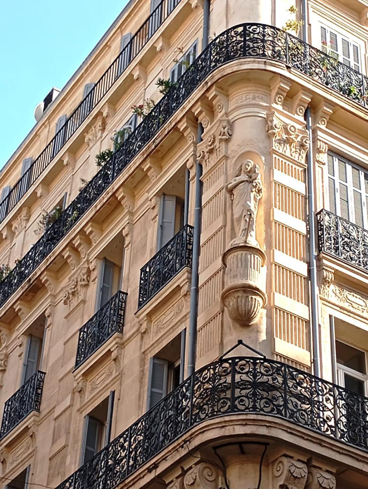 Chez L'Habitant, Propose Grande Chambre Vieux Port Marseille Luaran gambar
