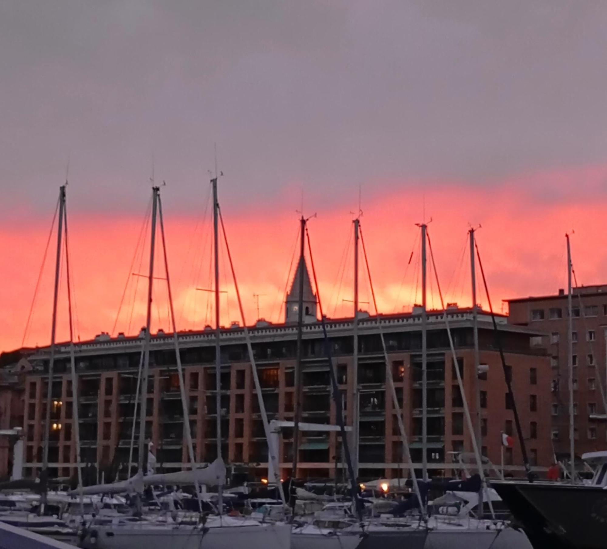 Chez L'Habitant, Propose Grande Chambre Vieux Port Marseille Luaran gambar