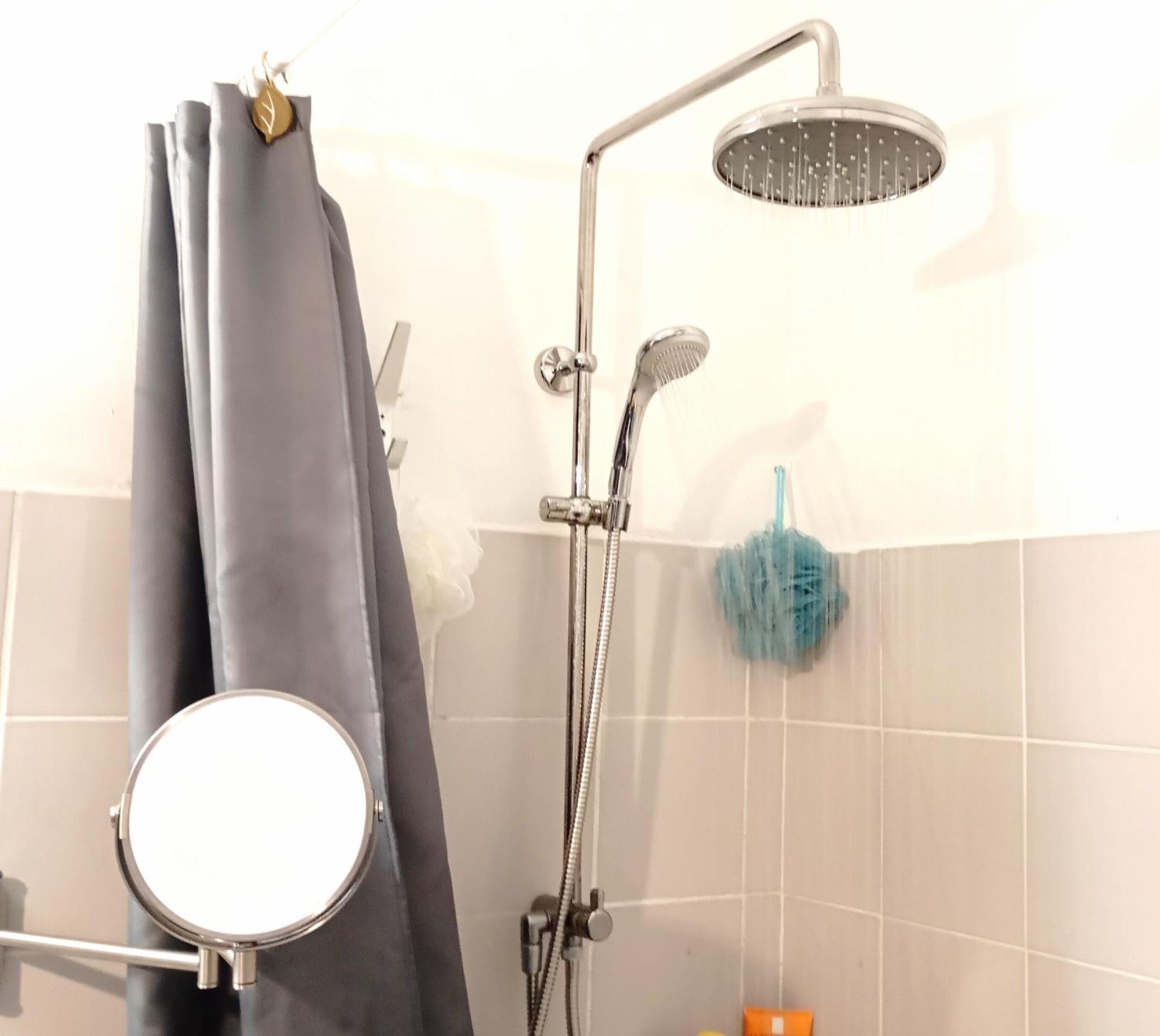 Chez L'Habitant, Propose Grande Chambre Vieux Port Marseille Luaran gambar