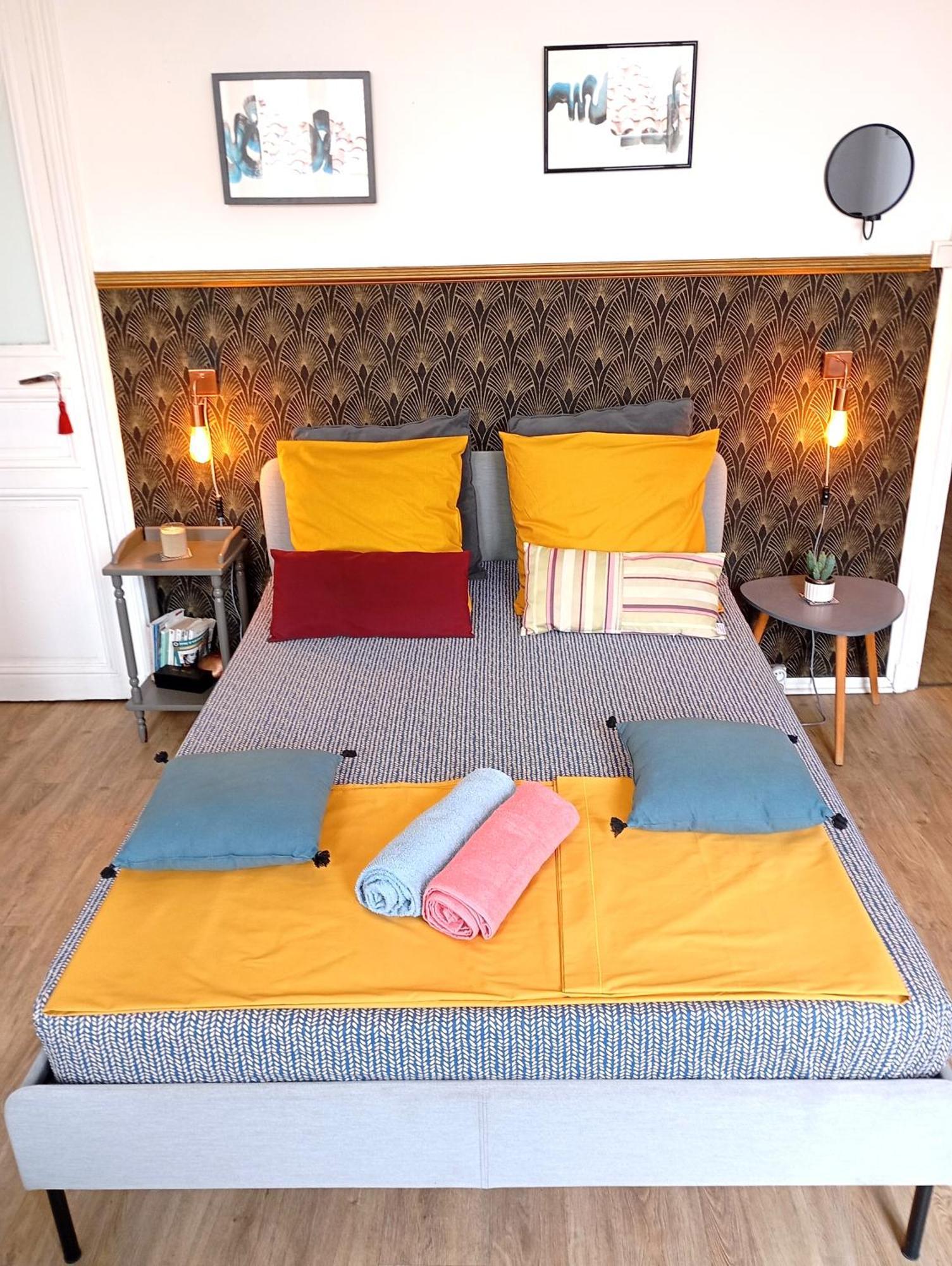 Chez L'Habitant, Propose Grande Chambre Vieux Port Marseille Luaran gambar