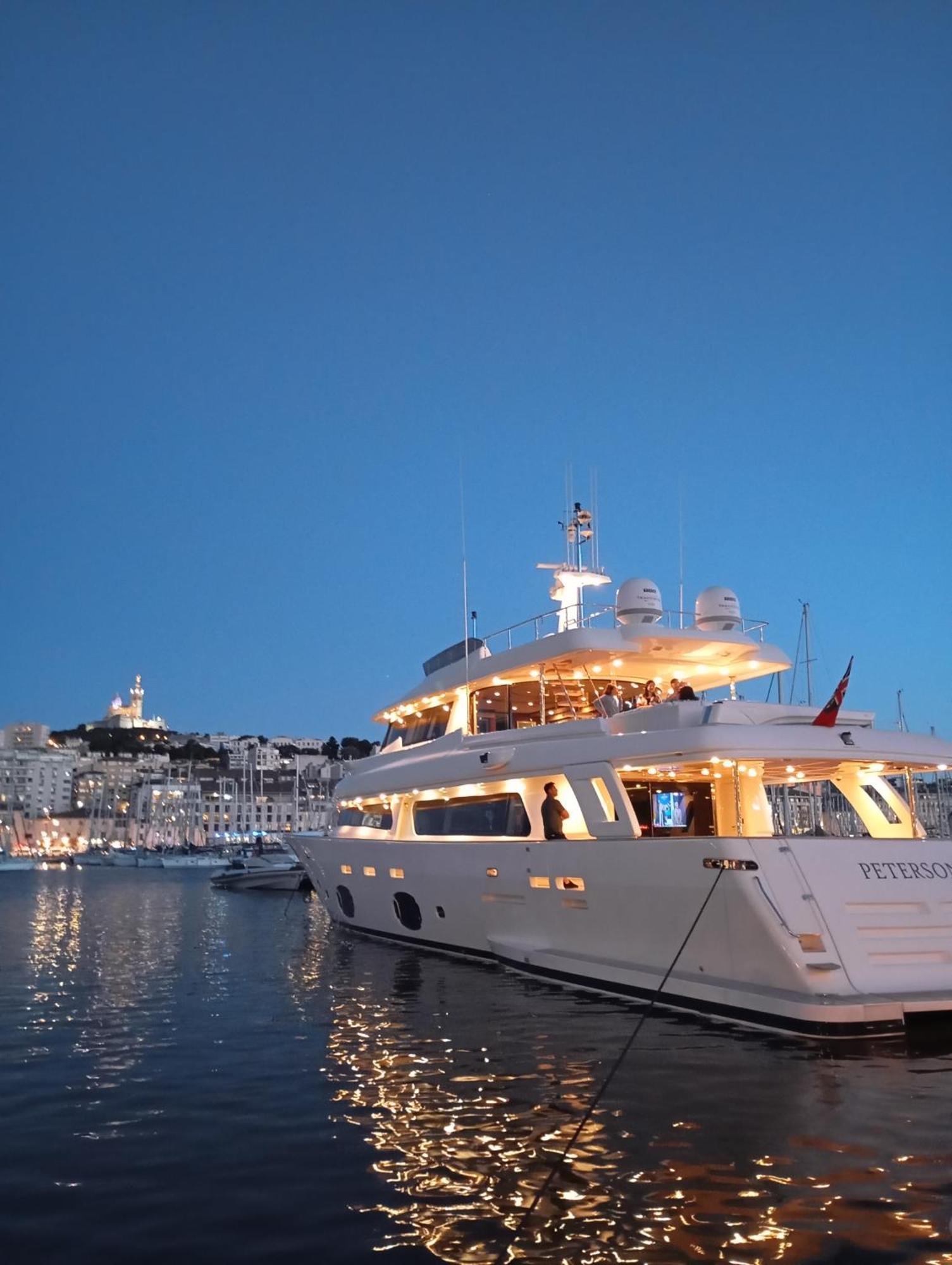 Chez L'Habitant, Propose Grande Chambre Vieux Port Marseille Luaran gambar
